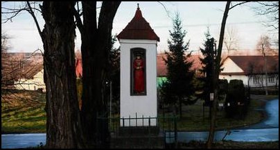 W Krakowie jest ok. 430 kapliczek, w tym ta przy ul. Suchy Jar w Nowej Hucie 